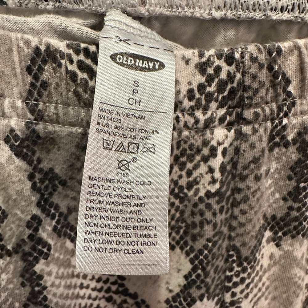 Old Navy Black and Gray Patterned Pants